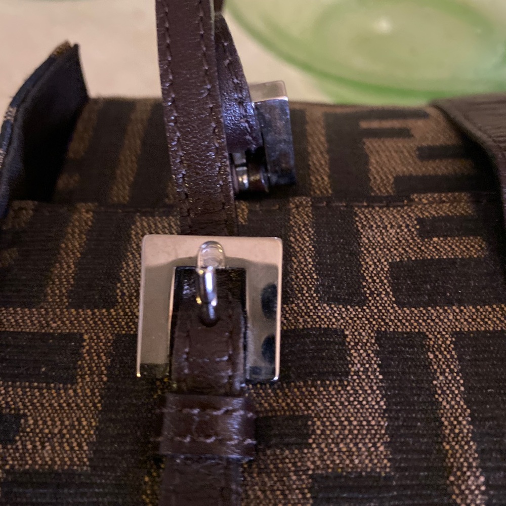 Vintage Fendi bag!  Great condition!!! - Picture 4 of 8